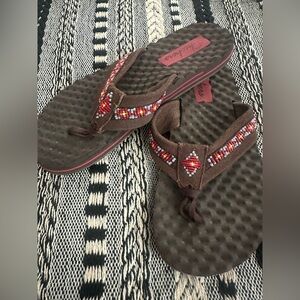 Skechers Aztec Beaded Flip Flops ❤️✨🦋